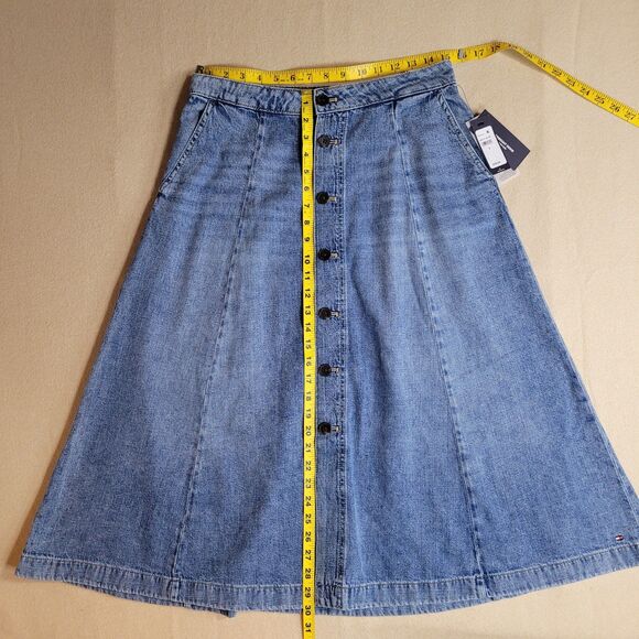 NEW Tommy Hilfiger Blue Jean Skirt Womens 8 Fit & Flare Button Midi Pockets - Picture 3 of 9